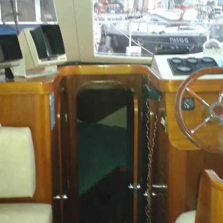 Hotel en barco Leyliley Portosín