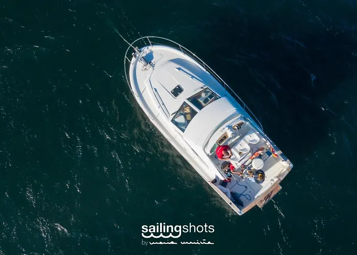 Πλωτό κατάλυμα Leyliley *